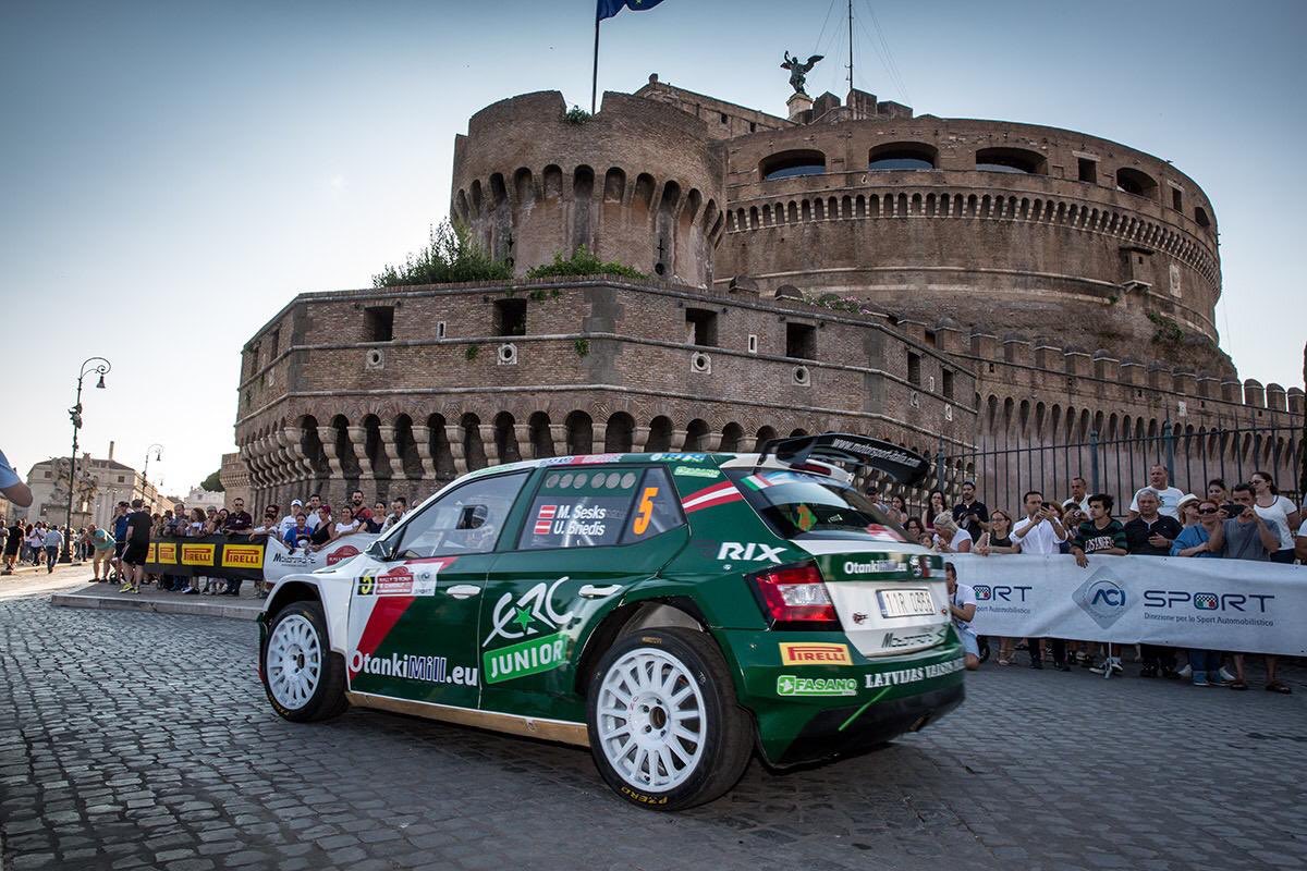 MSesks's tweet photo. 🇮🇹 #RallydiRomaCapitale #SS6
We are in first day finish, it's really cool. It was nice, but too hot.
1️⃣ 🇨🇿 #FMareš 12:14,1
2️⃣ 🇦🇺 #CIngram +2,4
3️⃣ 🇱🇻 #MSesks +11,6
4️⃣ 🇯🇵 #HArai +43,6
5️⃣ 🇪🇸 #EFalcon +48,1
@FIAJuniorWRC @FIAERC @RallydiRoma https://t.co/cM8PltkMu1