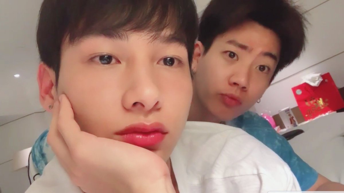 Causeyouoffgun's tweet photo. วันนี้ #ออฟกัน ได้พิสูจน์ตัวเองด้วยผลงาน ที่ดี #ทฤษฎีจีบเธอ และมันบอกได้ว่าพวกคุณได้เรียนรู้ และคอยเติมเต็มข้อดีและข้อเสียของกันและกันมากแค่ไหน อยู่เคียงข้างแล้วประสบความสำเร็จไปด้วยกันนานๆนะ 💚
#ทฤษฎีจีบเธอep8 https://t.co/SCqWjnGtew