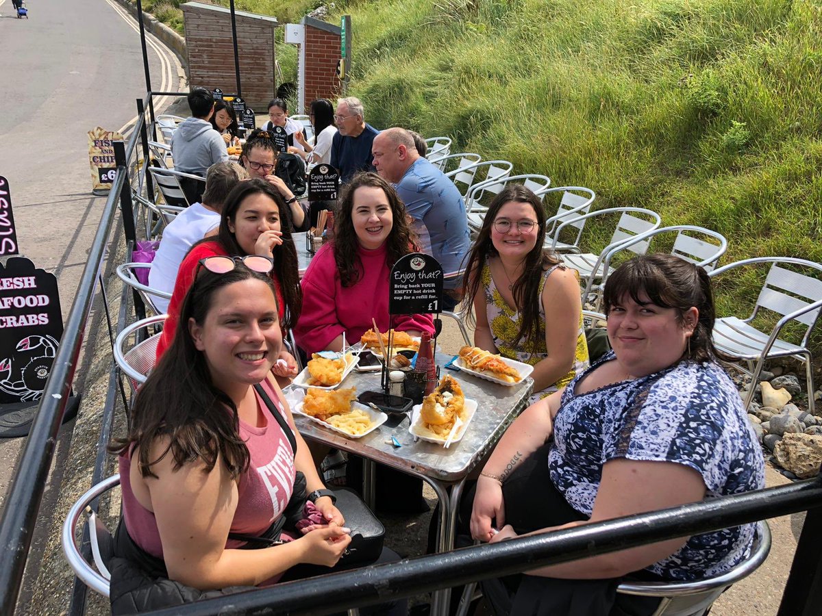uea_iss's tweet photo. Our Undergraduate International Summer School students are enjoying their social trip to the Great British Seaside! Including seal boat trip to Blakeney Point, fish and chips at Cromer and crabbing from the pier! @uniofeastanglia #ueaiss2019 #norfolkcoast #morstonquay #beansboats https://t.co/cuV0u11Lmd