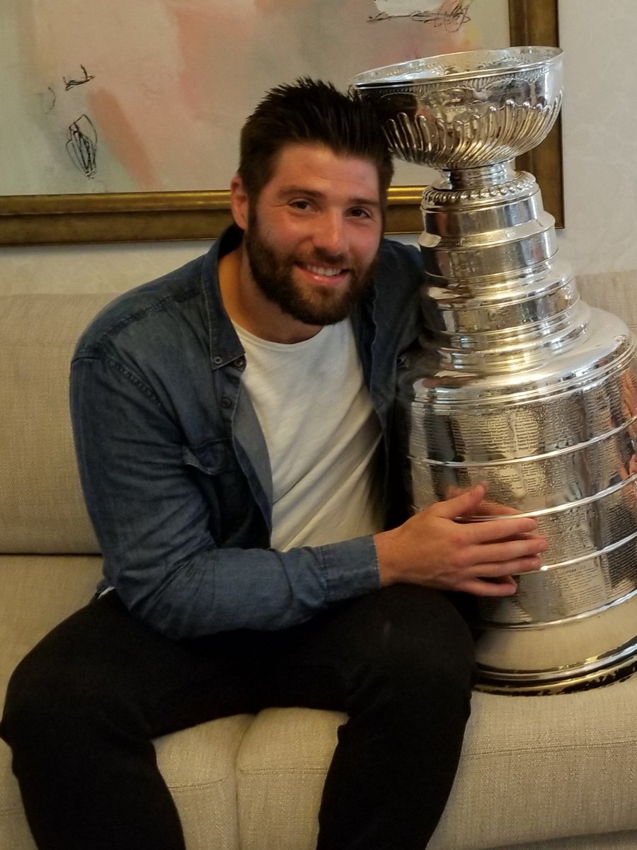 Dreams are made in St Louis today! 20 years ago <a href="/patmaroon/">Pat Maroon</a> visited the <a href="/HockeyHallFame/">Hockey Hall of Fame</a> and got a photo. Today he brought it back home to St Louis and took another photo....in his house! #StanleyCup champion <a href="/StLouisBlues/">St. Louis Blues</a> @nhl
<a href="/HockeyHallFame/">Hockey Hall of Fame</a>
