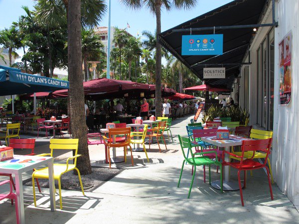 Follow305News's tweet photo. #RT if you LOVE shopping at the Lincoln Road Mall https://t.co/V5PZlG0QdW