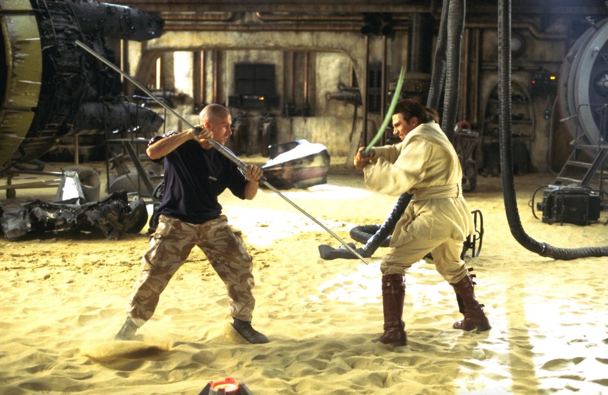 StarWarsIT's tweet photo. Dietro le quinte con Ray Park – l'uomo dietro le corna di Darth Maul. https://t.co/Du7DJ3933C