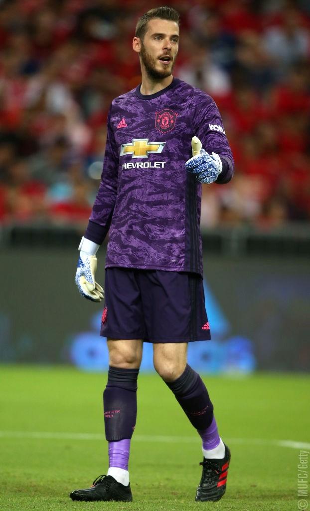 ManUtd's tweet photo. ✋ Safe hands ✋

#MUFC #MUTOUR 🇸🇬 #ICC2019 https://t.co/3coqoX3PhP