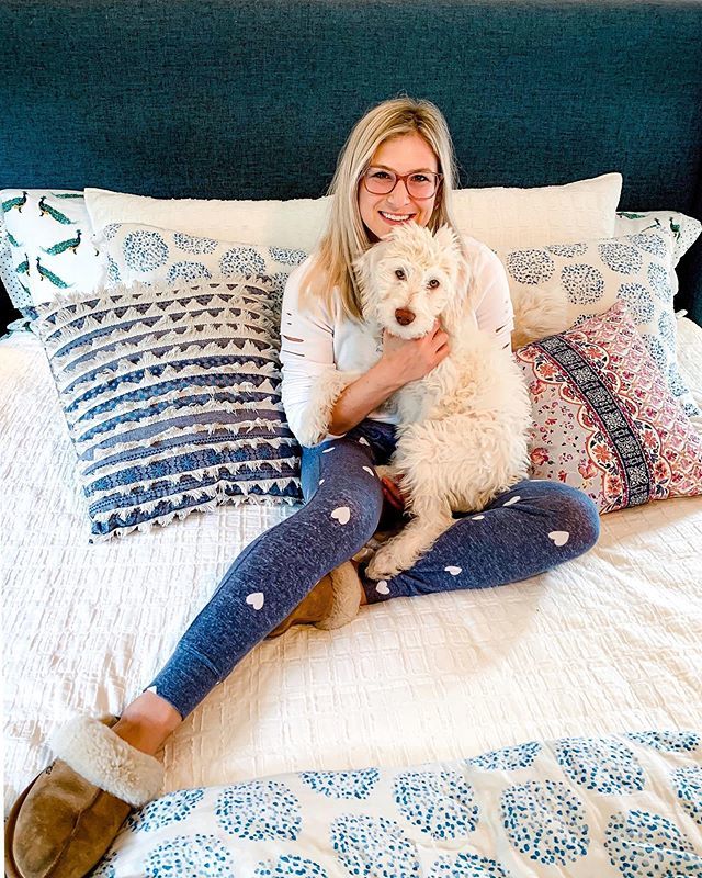 annadanigelis's tweet photo. Saturday morning snuggles 🤗 in the coziest of cozy lounge pants from the #nsale !! There’s a new try on haul on my stories! 🌟 Were you able to find what you wanted or still waiting for restocks?! 🛍 I’ve missed out on snakeskin booties, a topshop dres… https://t.co/23iv1oqKCI https://t.co/Eu4HB83j8L