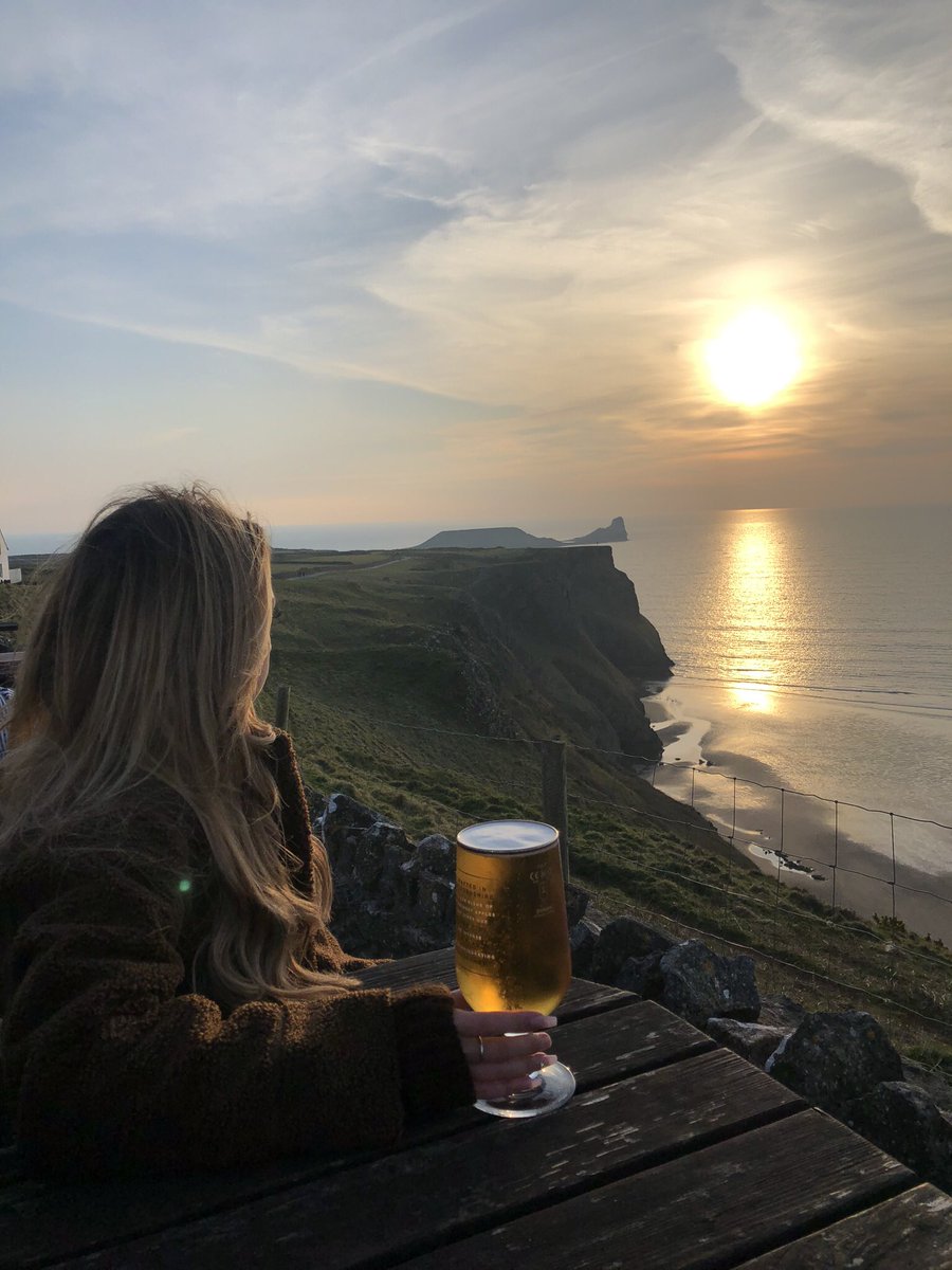 ChloeChantelle1's tweet photo. I’ll never understand people who say ‘sWaNSea IS a SHiThoLe’ like have you ever actually been there? Rhossili, Langland, castellamare, the mumbles???? The place is beautiful mun https://t.co/NYTePTo7iw