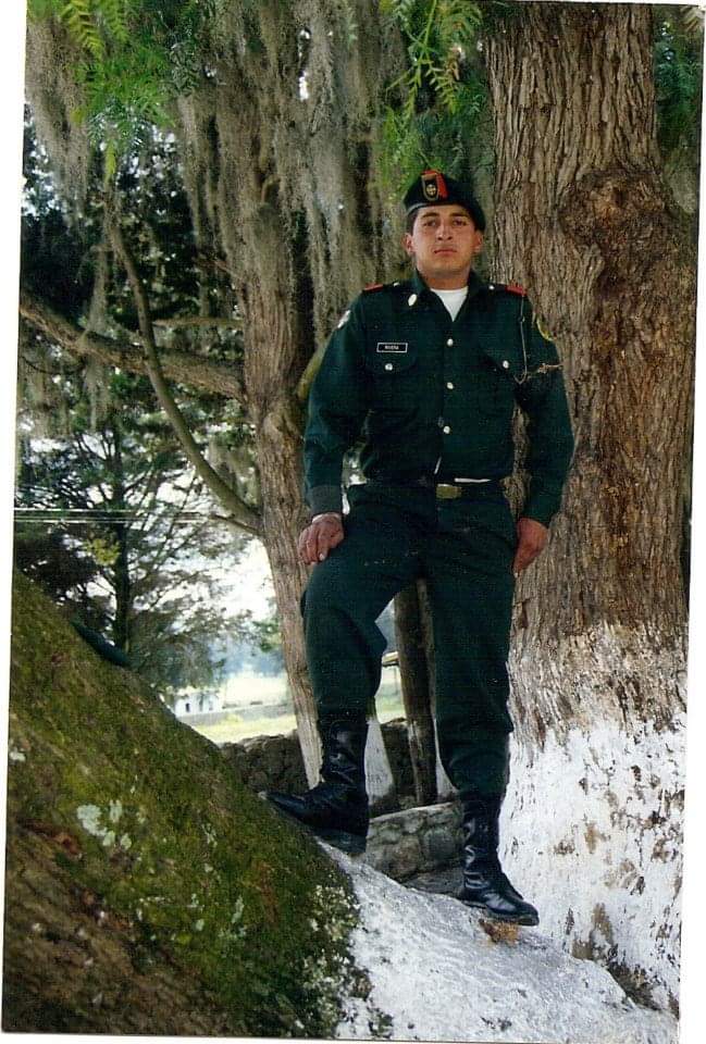 rayden_jhon's tweet photo. #20deJulioEnRTVC recuerdos de mis inicios en ejército 20 años después  orgulloso de ser soldado profesional en caballería ingenieros y comunicaciones del glorioso ejército nacional https://t.co/QfeiVduD7a