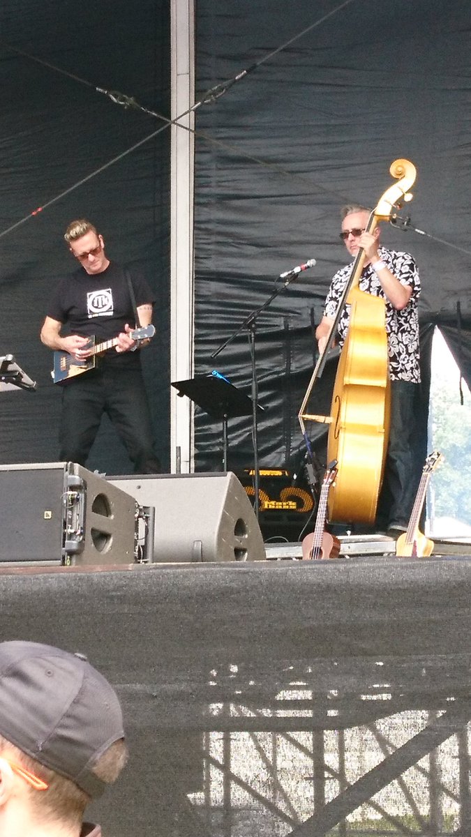 raringtoread's tweet photo. That was epic @EverlyPregnant! Thank you for an amazing set at #Sheffield @tramlines 2019 😁 #ChipPan #Hendos #sheffieldissuper https://t.co/5QnvYh2ls7