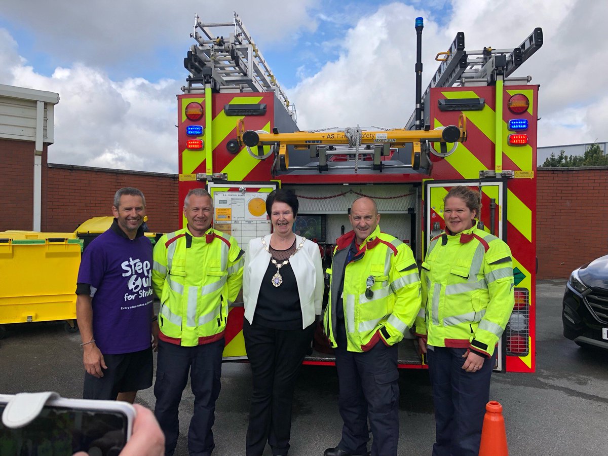 WarrFS's tweet photo. Today White Watch visited @WarringtonRLFC to support @WHHNHS #stepoutforstroke event meeting some courageous people and also @WarringtonMayor, we then went to support @WinwickCarnival showing people the pump and offering #firesafety advice, we even had @wire_wolfie driving. https://t.co/cylUTbzE5p
