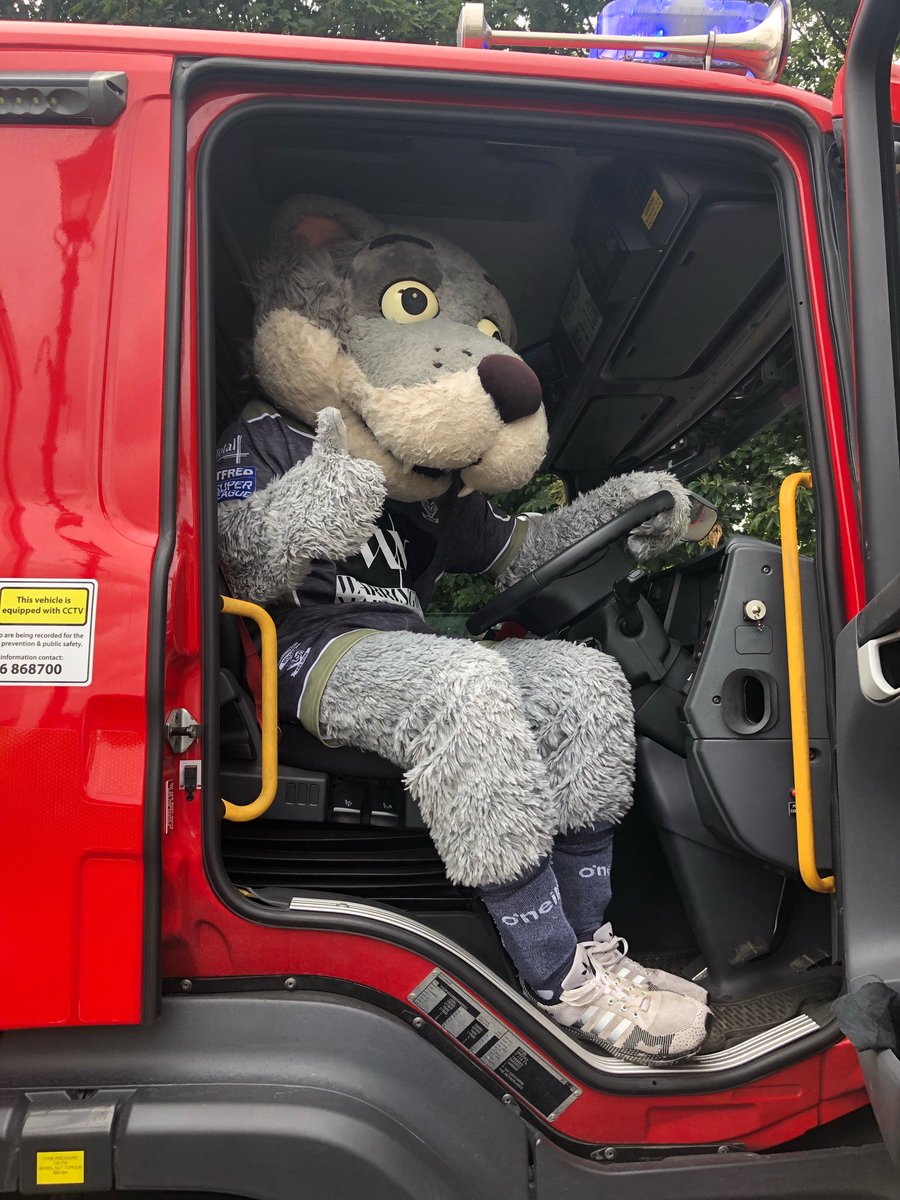 WarrFS's tweet photo. Today White Watch visited @WarringtonRLFC to support @WHHNHS #stepoutforstroke event meeting some courageous people and also @WarringtonMayor, we then went to support @WinwickCarnival showing people the pump and offering #firesafety advice, we even had @wire_wolfie driving. https://t.co/cylUTbzE5p
