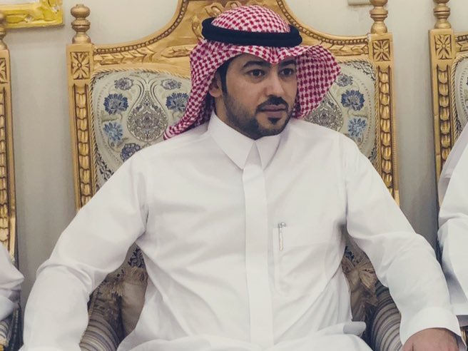 سلم على الوسوس وعطه التحيات.
    ياطيب راسه ياعيال الرجالي..
تفعل يمينه في جميع المجلات...
      ويشيل حمل(ن)يابشر مايشالي.
ممدوح ياممدوح راع المهمات..
ياطيب فعلك لاحضرلك مجالي.
تستاهلون المدح يااهل الثقيلات.
تريخكم مشهود باول وتالي...
 عادل المشيعلي