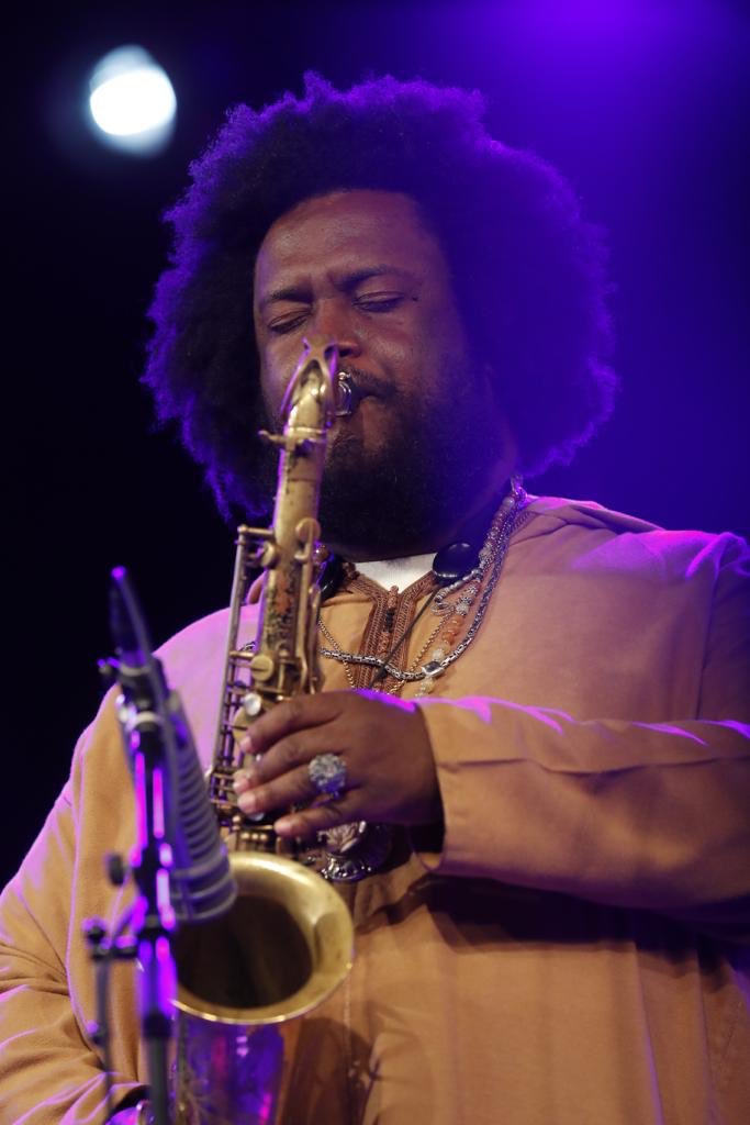 Pocos músicos más icónicos ahora mismo en la escena internacional de jazz como <a href="/KamasiW/">Kamasi Washington</a>. ¿Por qué será? ¡POR ESTO!
#jazzvitoria #está pasando #oraintxebertan #vitoriagasteiz #jazz #jazzeuskadi #jazzfestival #euskadi #basquecountry