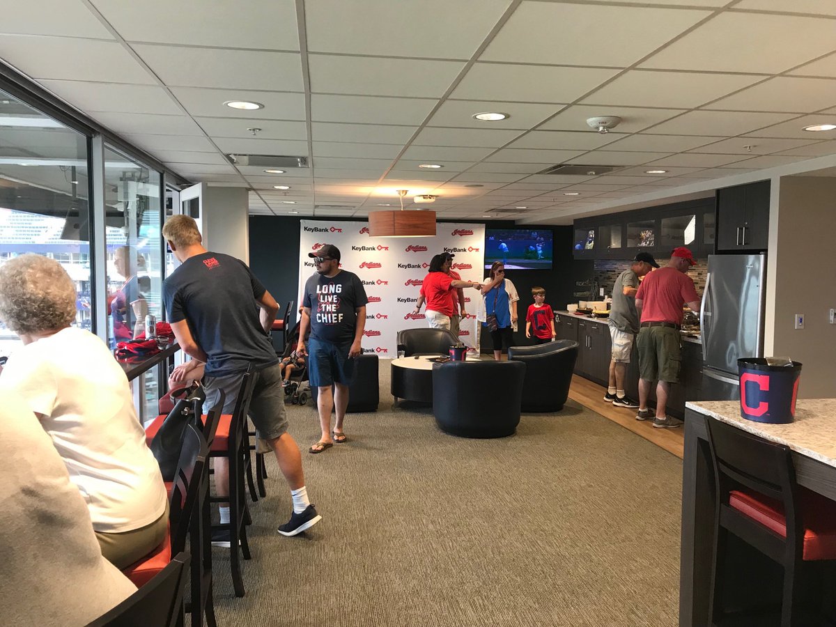 OfficerToth's tweet image. @Indians @keybank This is a BIG Upgrade Thanks for feeding me and letting Shelly &amp;amp; I use the suite to watch the game in the A/C #insidecat 🐈