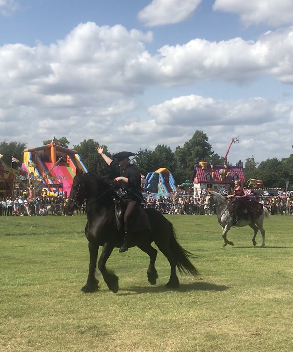 A brilliant day watching the #jousting #swordfights #horses by the <a href="/CavalryofHeroes/">Cavalry of Heroes</a> ⚜️⚔️🐴 and thanks to the <a href="/lblcountryshow/">Lambeth Country Show</a> and all our emergency heroes for a great day out! #hernehill #brixton #knights #LambethCountryShow #brockwellpark <a href="/metpoliceuk/">Metropolitan Police</a>  @londonfire <a href="/Ldn_Ambulance/">London Ambulance Service</a>