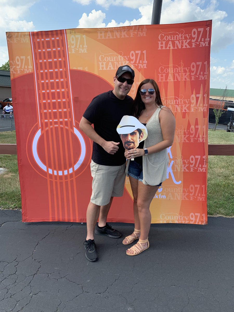 alli_pipes's tweet photo. @HANKFM Brad Paisley Concert! #CRANKTHEHANK https://t.co/N3X9hIPGZ9