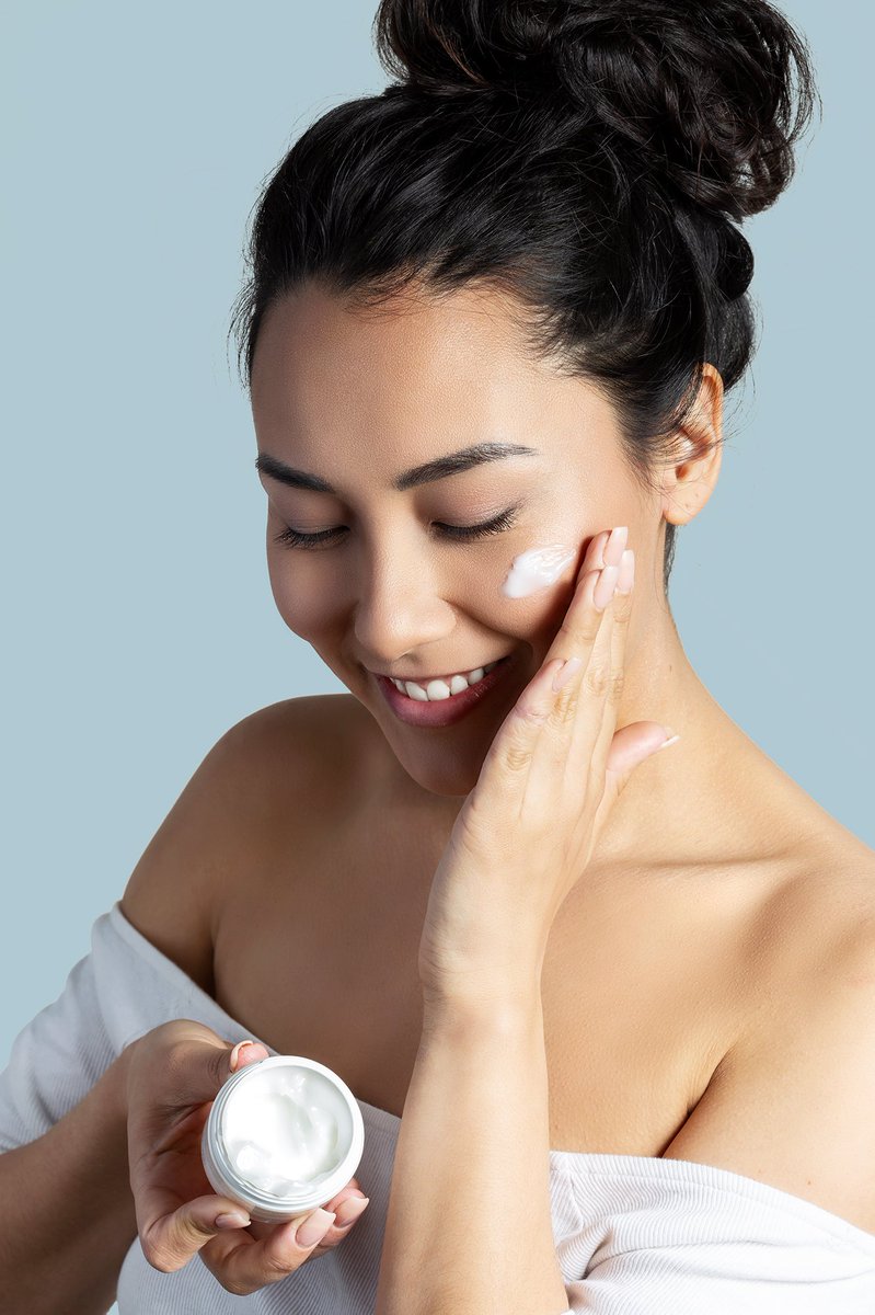 PhonsiePhoto's tweet photo. Latest project that I had the opportunity to work with @PierreFabre (Eau thermale Avène).  Go check my website to see see the rest of the series 👉 https://t.co/x7jvQLRCuH

#HydrateYourOwnWay #AvèneCanada #eauthermaleavene  #godoxad600 #westcottumbrella https://t.co/LgSo8PWspF
