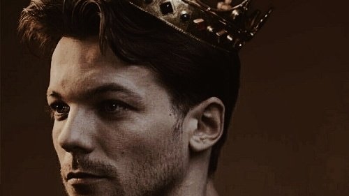 auhouis's tweet photo. Louis é o rei da Inglaterra. Há alguns meses, tem reparado que alguns de seus pertences têm sumido, como jóias e especiarias. Ele começa a suspeitar de seu criado particular, Harry, que parece ter muita empatia pelos camponeses mais pobres e passa tempo demais no quarto real. https://t.co/WxYYjEfenN