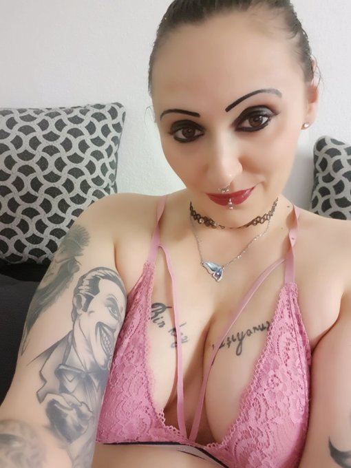 Aktuelles Bild von mir ...einfach mal so....Wer Ne geile Behandlung braucht Kann sich gerne melden. <a href="/tag/bonitadesax"class="tags"><span>#bonitadesax</span></a><a href="/tag/spermaismylive"class="tags"><span>#spermaismylive</span></a><a href="/tag/geileficksahne"class="tags"><span>#geileficksahne</span></a>