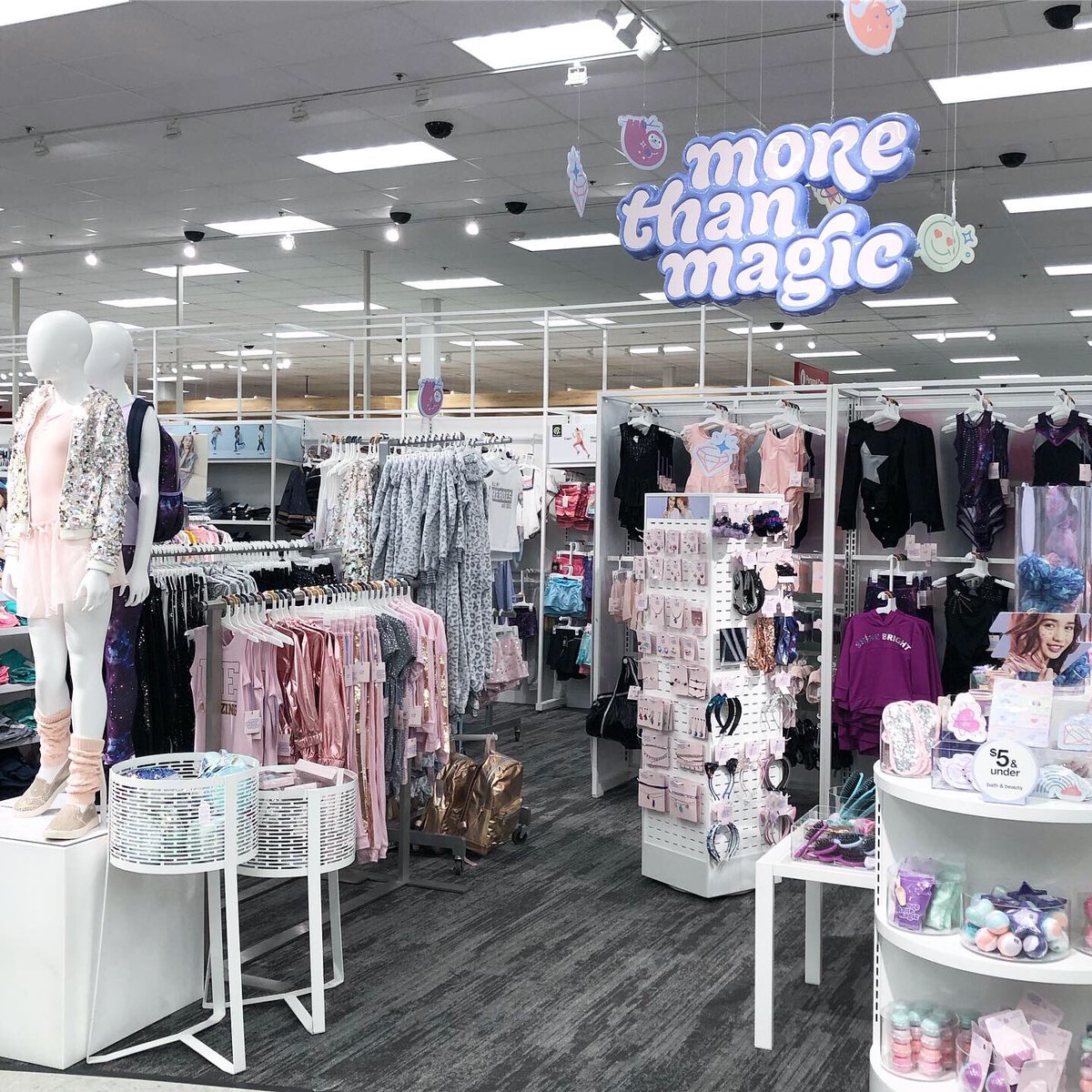 Jill Earman (@jilltgt) on Twitter photo Well it’s been a busy couple of weeks!! Three weeks ago I packed up my suitcase of Target Red and came out to Minneapolis. It’s been two weeks at T0052 and visual standards are coming in hot 🔥 I can’t wait to keep working with this team and help them through modernization 🎉🤩 Well it’s been a busy couple of weeks!! Three weeks ago I packed up my suitcase of Target Red and came out to Minneapolis. It’s been two weeks at T0052 and visual standards are coming in hot 🔥 I can’t wait to keep working with this team and help them through modernization 🎉🤩