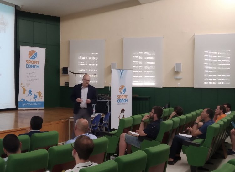 JAMManjarres's tweet photo. Pues como cabía esperar, un verdadero placer pasar ayer unas horas en #MasterDide2. Mucho ánimo a los alumnos que se han embarcado en esta aventura, enhorabuena a los organizadores y lujo absoluto escuchar a @Patri_Psicologa y a Maurizio Gherardini. https://t.co/x2OjUbScG2