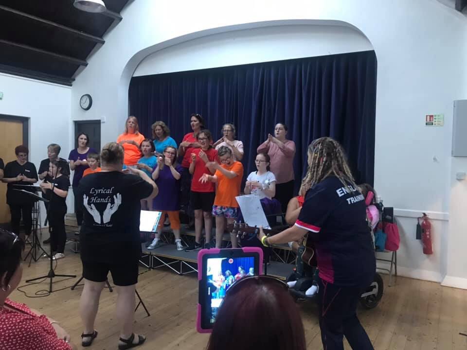 SENsational2018's tweet photo. Another amazing &amp; special concert. #proud #SENsationalChoir #SEN #inclusionthroughmusic #choirs #makaton #singing @SENsational2018 @cjstrumsguitar @2020Makaton @JaneyLacey12 xx https://t.co/bTSvN0P0Nt