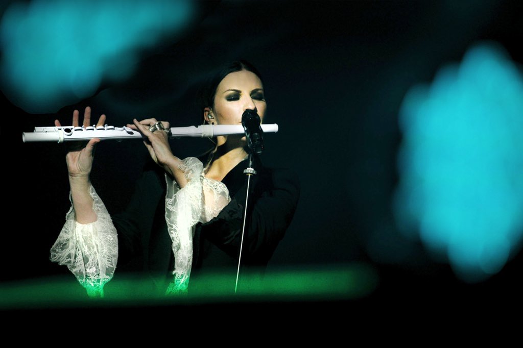 LauraPausini's tweet photo. Quante volte vi è successo di sentire che tutto era perfetto attorno a voi? Questo è il riassunto di questa notte a Padova. Grazie per tanto amore!
#LB2019 @BiagioAntonacci https://t.co/V7AzO9Rv6C