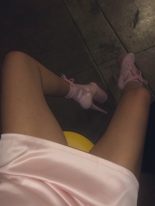 RT if you would cum and get between these legs 👄💦 https://t.co/12MTcUeIhK<a href="/tag/cumshotselfie"class="tags"><span>#cumshotselfie</span></a>
