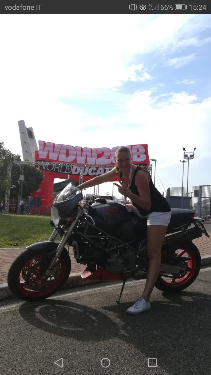 gierrecrossteam's tweet image. Quando donne motori combaciano la bellezza non passa mai di moda.
#monsterS4 and @70Piredda #ducatistyle