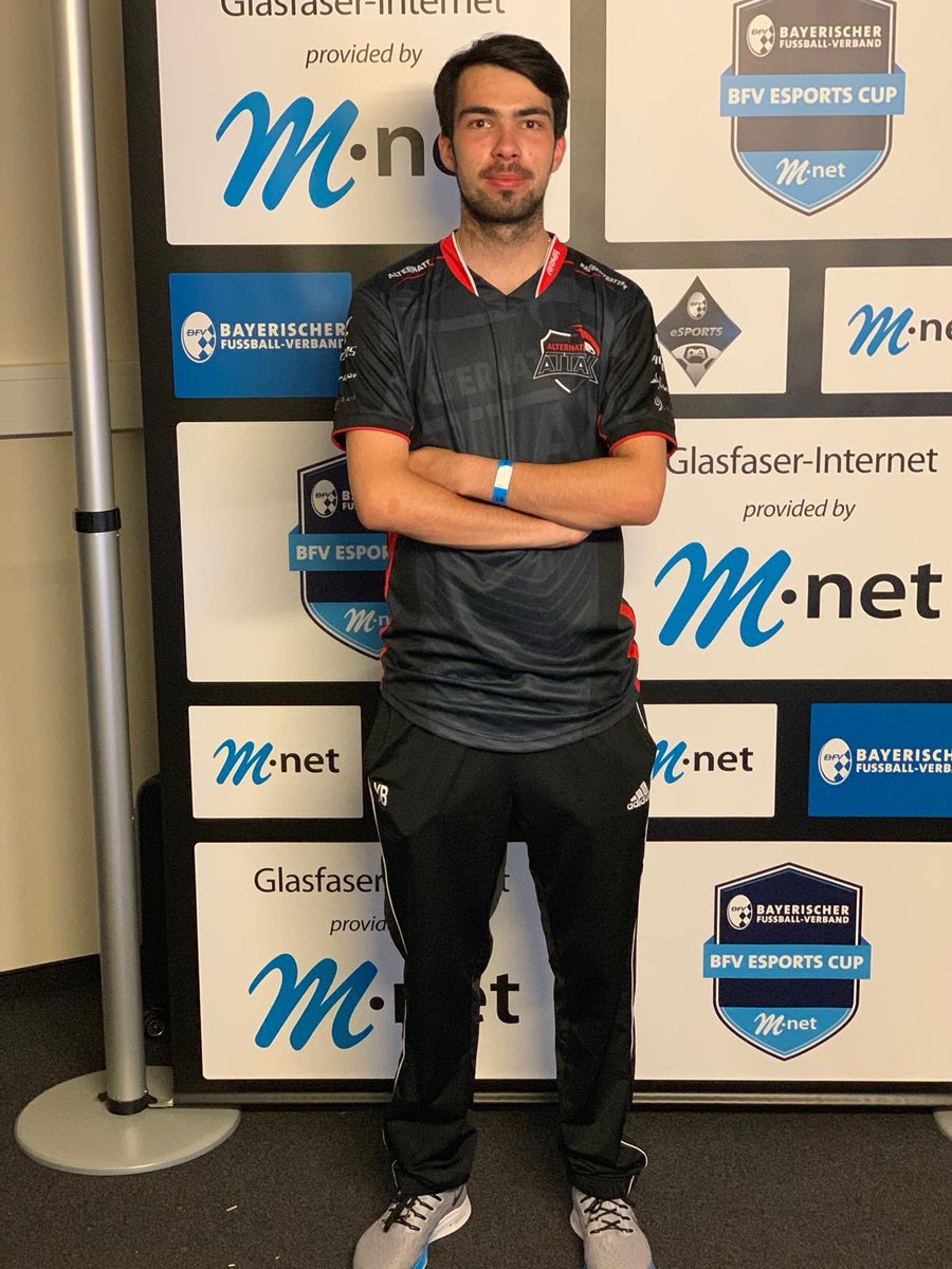 yannic0109's tweet photo. @ATNattax beim #bfvfinale für das Showmatch #aufgehtsattax https://t.co/XwTXeQUiK6