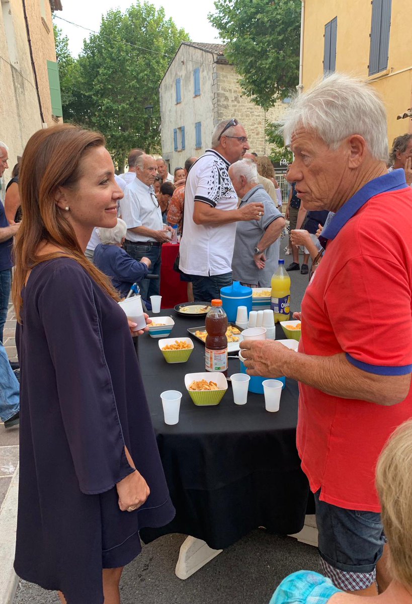 Je suis venue saluer ce soir <a href="/JessicaHoet/">Jessica Hoët</a>, Conseillère départementale du #Var, à l'occasion de l'inauguration de sa permanence à Rocbaron.

Les élus du département sont au plus proche du quotidien et des préoccupations des Varois !