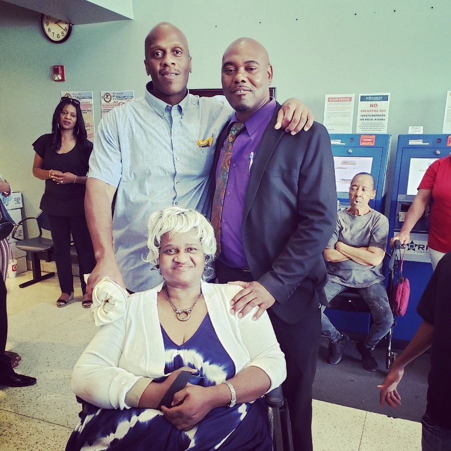 BlmTulsa's tweet photo. Rev. Mareo Johnson BLMTulsa with Corey Atchison. Rev. Mareo who was a couple defendant testified about Corey's INNOCENCE 28 years ago, and they found him guilty anyway. The truth of his INNOCENCE has finally came out. INNOCENT https://t.co/drPHrQ1EJg https://t.co/J7Q4A3fU7W https://t.co/T6InETHKYd
