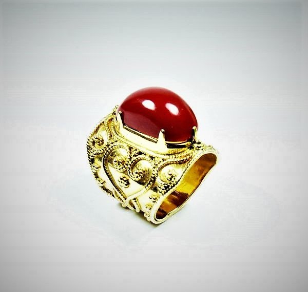 LARGE, SOLID 22K GOLD AND NATURAL OXBLOOD RED AKA CORAL RING

Check Out Our NEW WEB PAGE @ kingstonbaygallery.com

#vintagejewelry #antiquejewelry #vintagestyle #antique #vintage #jewelry #estatejewelry
#22k #yellowgold #coral #oxbloodcoral #naturalcoral #akacoral #coralring