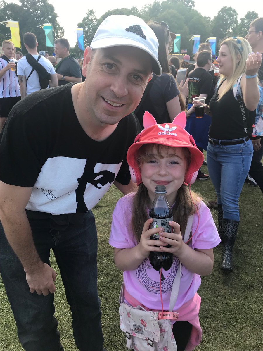 Jennieh81's tweet photo. Lucy and dad with their matching tees waiting for ⁦@Reverend_Makers⁩ and ⁦@thecourteeners⁩ https://t.co/wCF3uPwQXk
