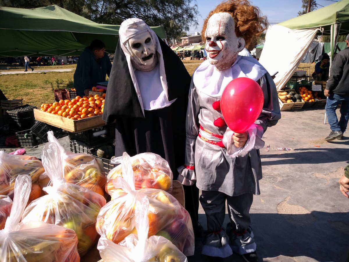 EMANUELJORAKIKI's tweet photo. #Hoy junto a It🎈 y La Monja✝️ visitamos #FeriaDelProductor y #AbordajeInstitucional de la Zona Sur. Regalamos entradas a todos para el #LaberintoDelTerror😱‼️ @ParedesUrquiza @heberlar @oscarnluna @riojanoticia @riojalibreok @AdrianLaRioja @Moreno35Jua @ViaLaRioja @JMillicay https://t.co/nAyoWciaqn