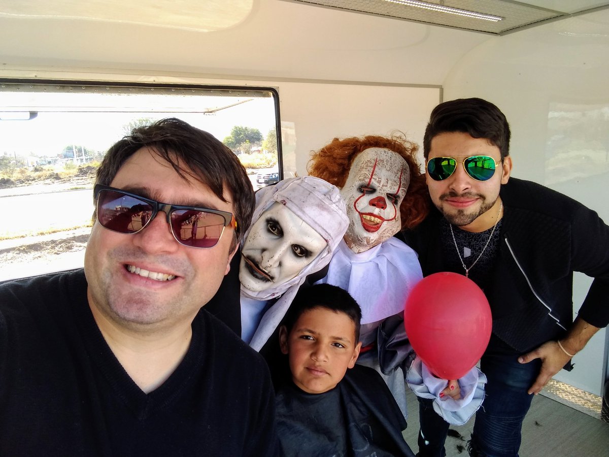EMANUELJORAKIKI's tweet photo. #Hoy junto a It🎈 y La Monja✝️ visitamos #FeriaDelProductor y #AbordajeInstitucional de la Zona Sur. Regalamos entradas a todos para el #LaberintoDelTerror😱‼️ @ParedesUrquiza @heberlar @oscarnluna @riojanoticia @riojalibreok @AdrianLaRioja @Moreno35Jua @ViaLaRioja @JMillicay https://t.co/nAyoWciaqn
