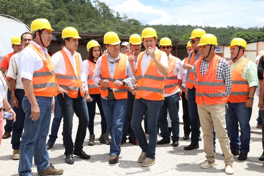 JuanOrlandoH's tweet photo. COCAFELOL podrá ser un intermediario para prestarle a los pequeños y medianos productores del grano de oro en Ocotepeque. Es admirable las labores adicionales que hacen en la producción de café. https://t.co/LqXBQnrmCF
