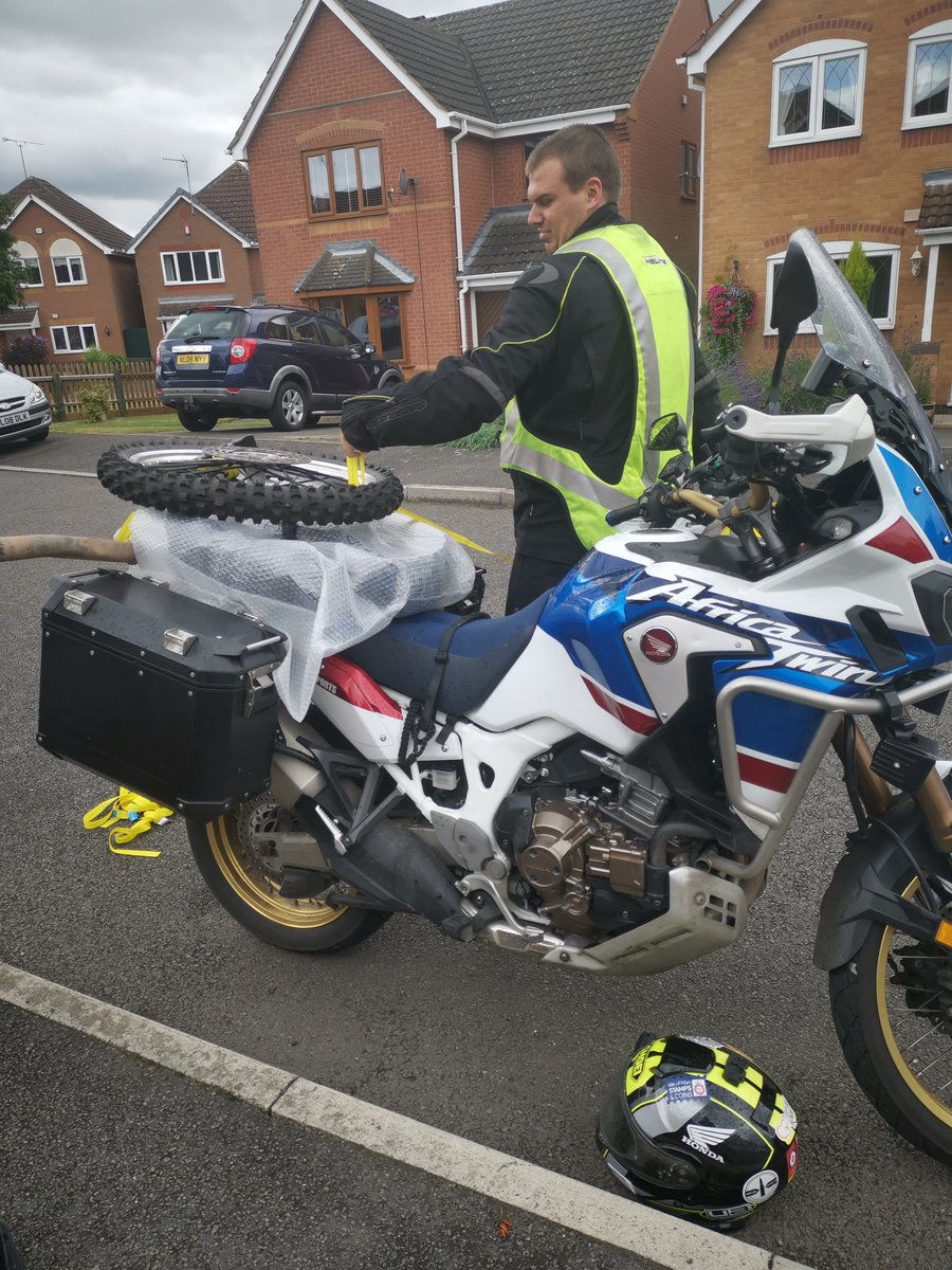 RAF100Stations's tweet image. When you buy a new bike and have to get your buddy to carry all the spares back home. This is so inappropriate for a long distance bike, but the offroad parts will be fun. #africatwin #drz400 #belgium #tet #transeurotrail #bastogne