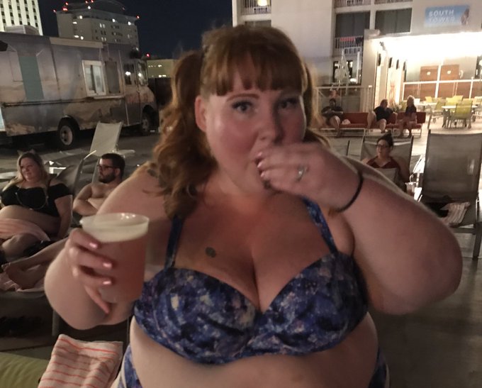 Going super hard in Vegas bc I don&rsquo;t know how to do anything else 🤷&zwj;♀️ https://t.co/dpeXbHuGUy