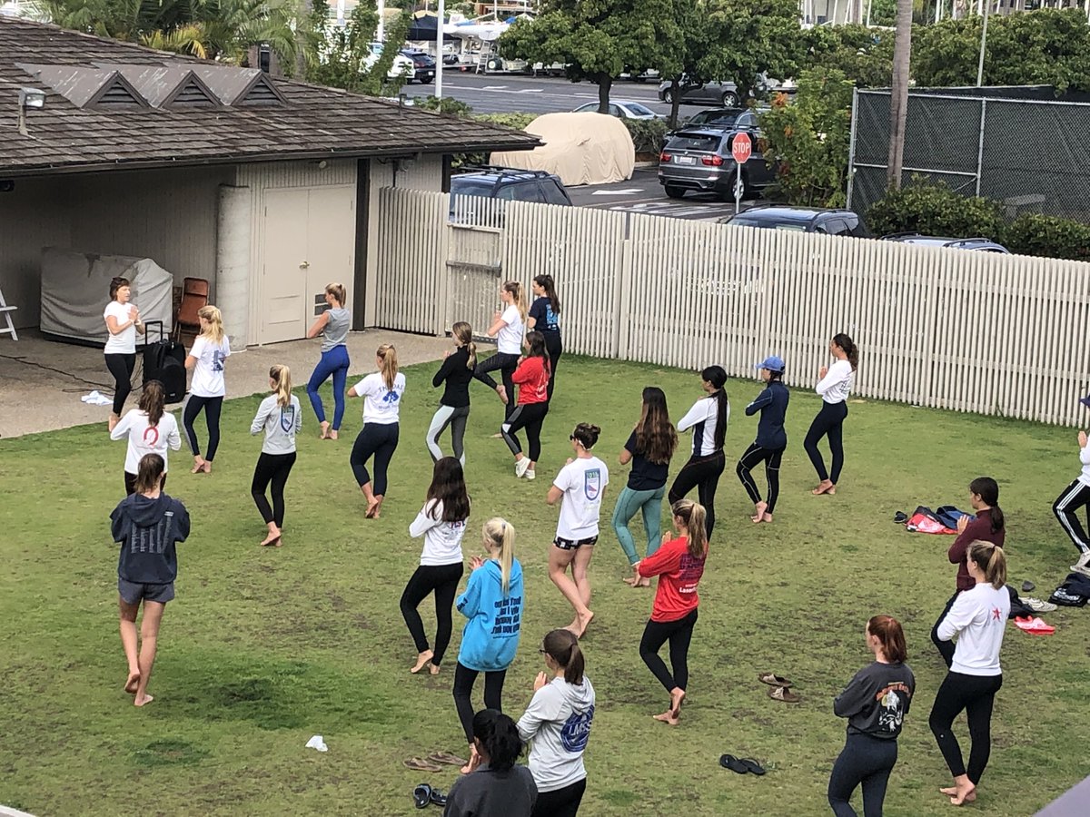 mabrigden's tweet photo. Started the day at @SDYC1886 for the US Junior Women's Sailing Championships with a little Yoga Stretch on the lawn before a healthy breakfast. @ussailing #idalewis19 https://t.co/YxsmFZAziC