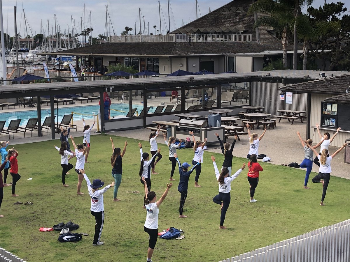 mabrigden's tweet photo. Started the day at @SDYC1886 for the US Junior Women's Sailing Championships with a little Yoga Stretch on the lawn before a healthy breakfast. @ussailing #idalewis19 https://t.co/YxsmFZAziC