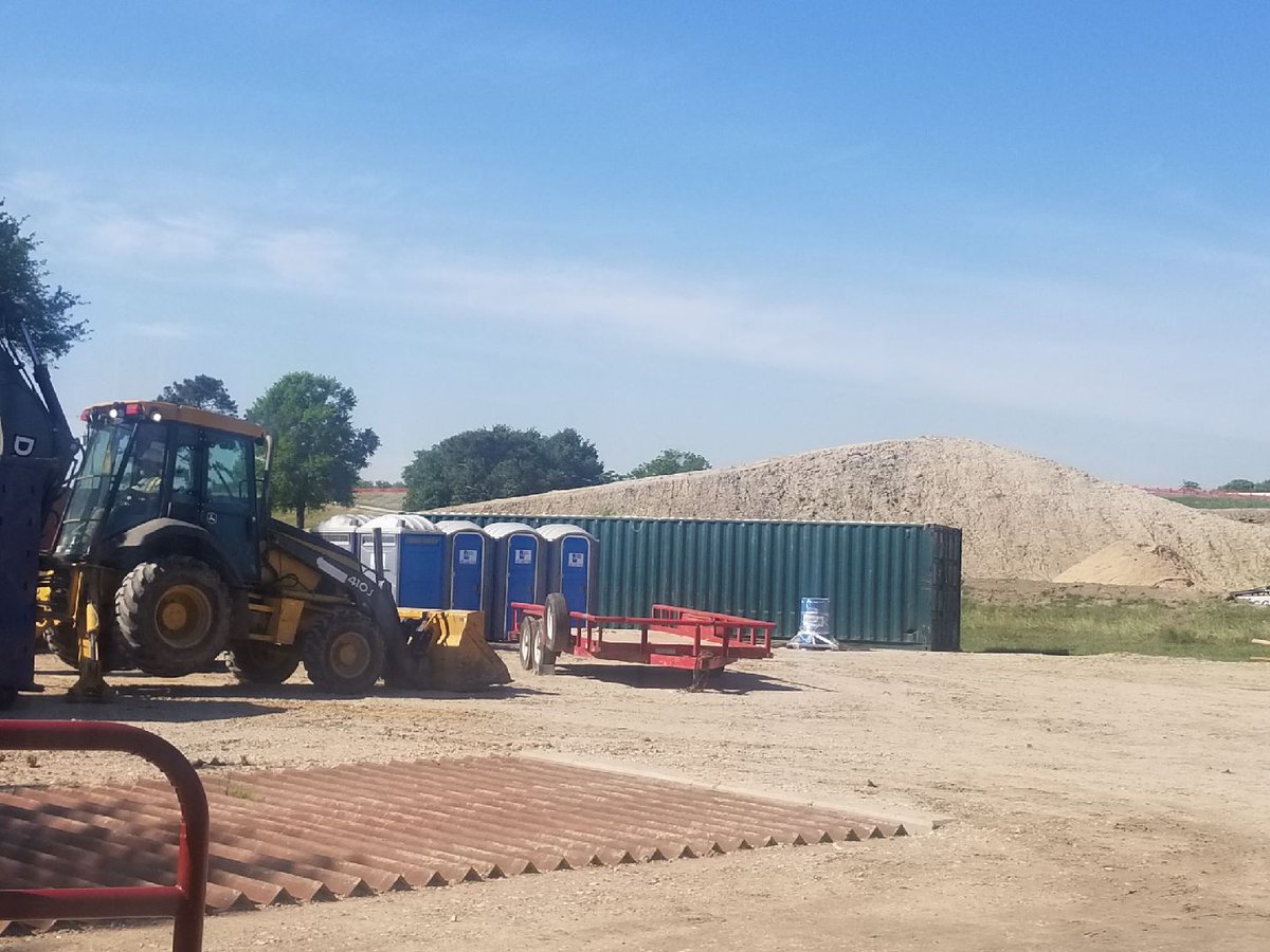 In need of Portable toilets and sinks for your construction site? We've got you covered!
#nationwasteinchouston
#nationwasteincaustin
#portabletoiletsaustin
#portabletoiletshouston
#portapotty
#nationwasteinc
#Houstontx