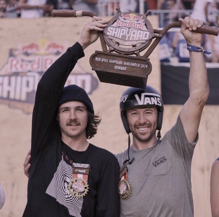 redbullESP's tweet photo. ¡Corey Walsh y Gary Young CAMPEONES de la primera edición de #RedBullShipYard!🏆🏆
Tom Justice y Sergio Layos consiguen la segunda plaza y Pitu y Kriss Fox la tercera. 🙌🏼🙌🏼
GRACIAS SANTANDER por todo el cariño y apoyo recibido. #TeDaAlas https://t.co/7P7FihbMEj