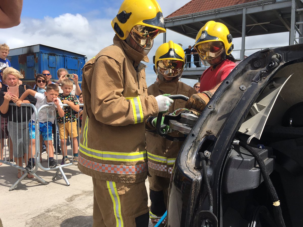 UKHeavyRescue's tweet image. #Haveago sessions at the @AvonFireRescue Heavy Rescue and Trauma Challenge, a chance to experience part of a Firefighters role in vehicle rescue #latesttechniques thanks to @HolmatroUK for their support