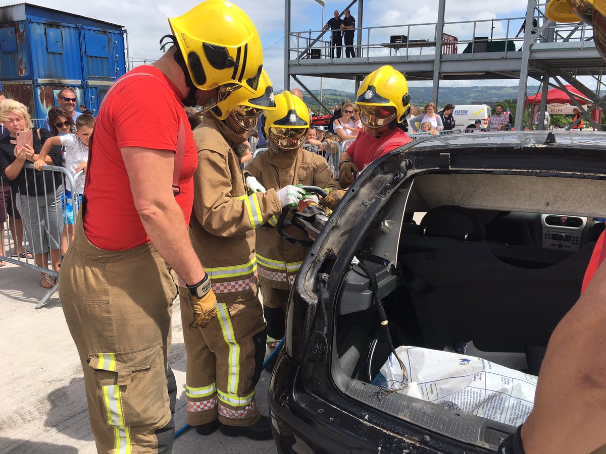 UKHeavyRescue's tweet image. #Haveago sessions at the @AvonFireRescue Heavy Rescue and Trauma Challenge, a chance to experience part of a Firefighters role in vehicle rescue #latesttechniques thanks to @HolmatroUK for their support