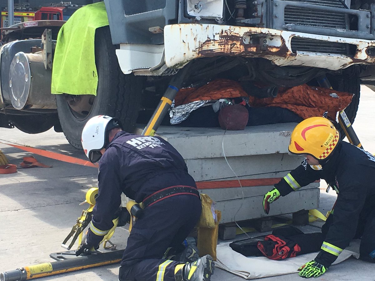 UKHeavyRescue's tweet photo. @ExtricationHFRS competing at today’s @AvonFireRescue @_ukro Heavy Rescue Challenge, great skills on display, #liftingplan #training https://t.co/VxPoflwetT