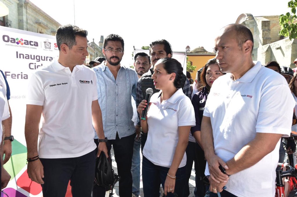 SEMOVI_GobOax's tweet photo. Con un gran trabajo en equipo entre asociaciones, fundaciones y gobiernos aperturamos la ciclovía “Feria Guelaguetza” que se desprende del corredor biocultural. #OaxacaPorLaMovilidad @alejandromurat @Mundo_Ceiba_AC @casadelaciudad @DANTEMONTANO @oswaldogarciaj https://t.co/SLAvdNGOhT