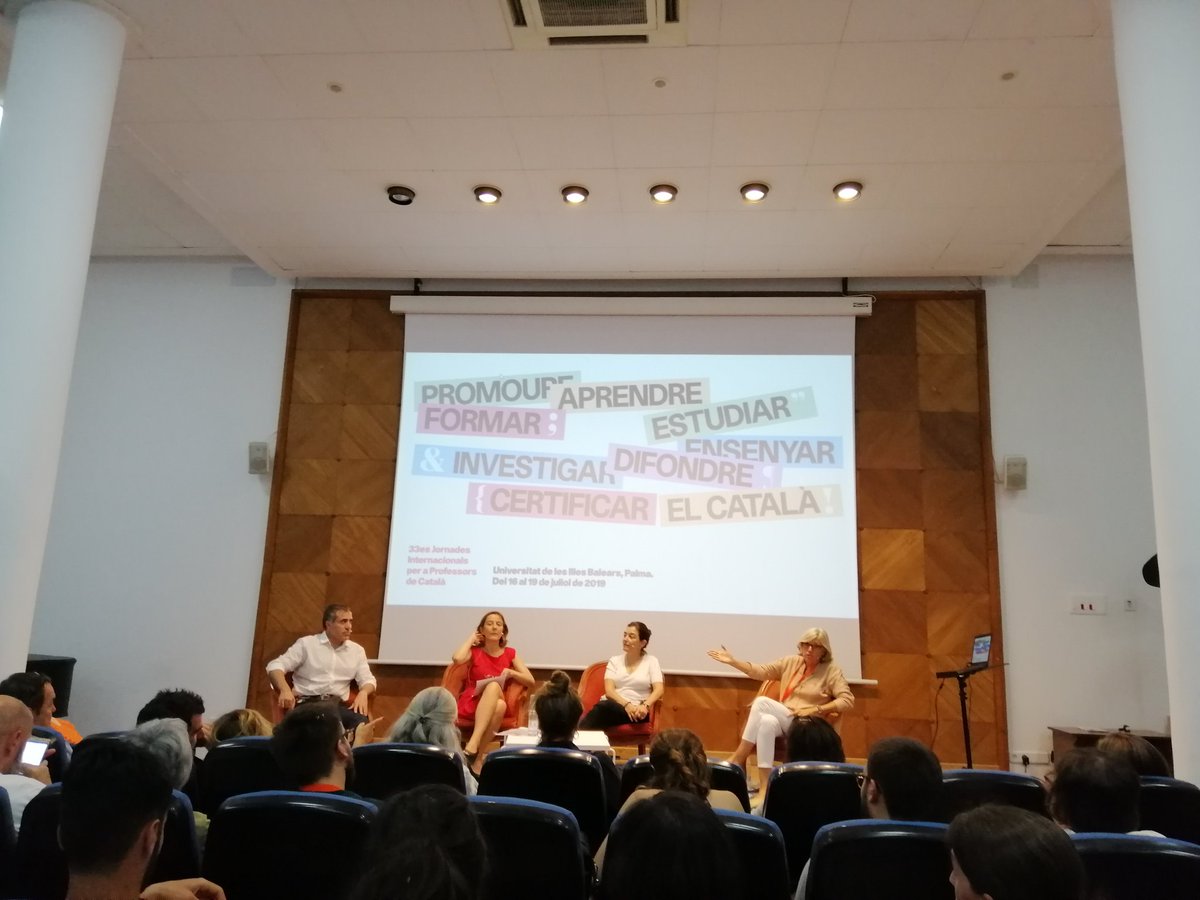 ferranmiquel's tweet photo. Torno de les #33JIPC amb la maleta plena de nous estímuls per encarar el nou curs... https://t.co/GV9Nq6N7zf