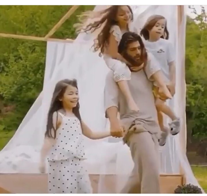 BookTVBoyfriend's tweet photo. queremos un buen final para esta historia y en tres capítulos no se lograra #SaveErkenciKuş vamos @FARKTRGT hay más opciones no sé de por vencido con esta historia @netflixturkiye @FOXTurkiye 

-Gracias Alejandra https://t.co/7SJdTxSKAa