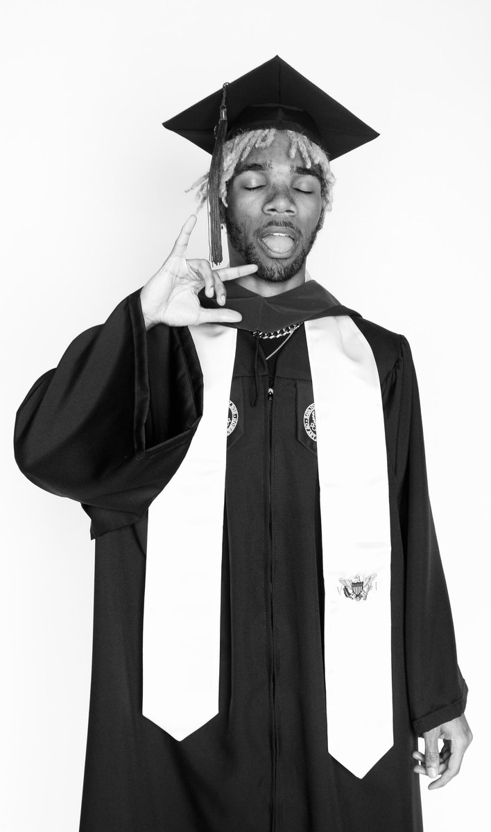 cynide_wav's tweet photo. What song off my EP are yall listening to? 🧐
#commencement #graduation #flex #habit #spazzing #woah #dothedash #cynide #heymyfriend https://t.co/bJ2sLOWYXb
