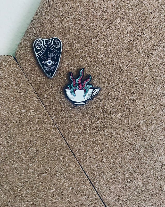 TuesAddams's tweet photo. As a lot of you may know, I have an obsession with accessories. My latest obsession? Enamel pins. I’ve started a growing collection and I got my first two today from @ectogasm_art and I’m in love with them both!
•
•
•
#enamelpins #accessories #collec… https://t.co/uE3U15aveo https://t.co/TjFzgV1pI9