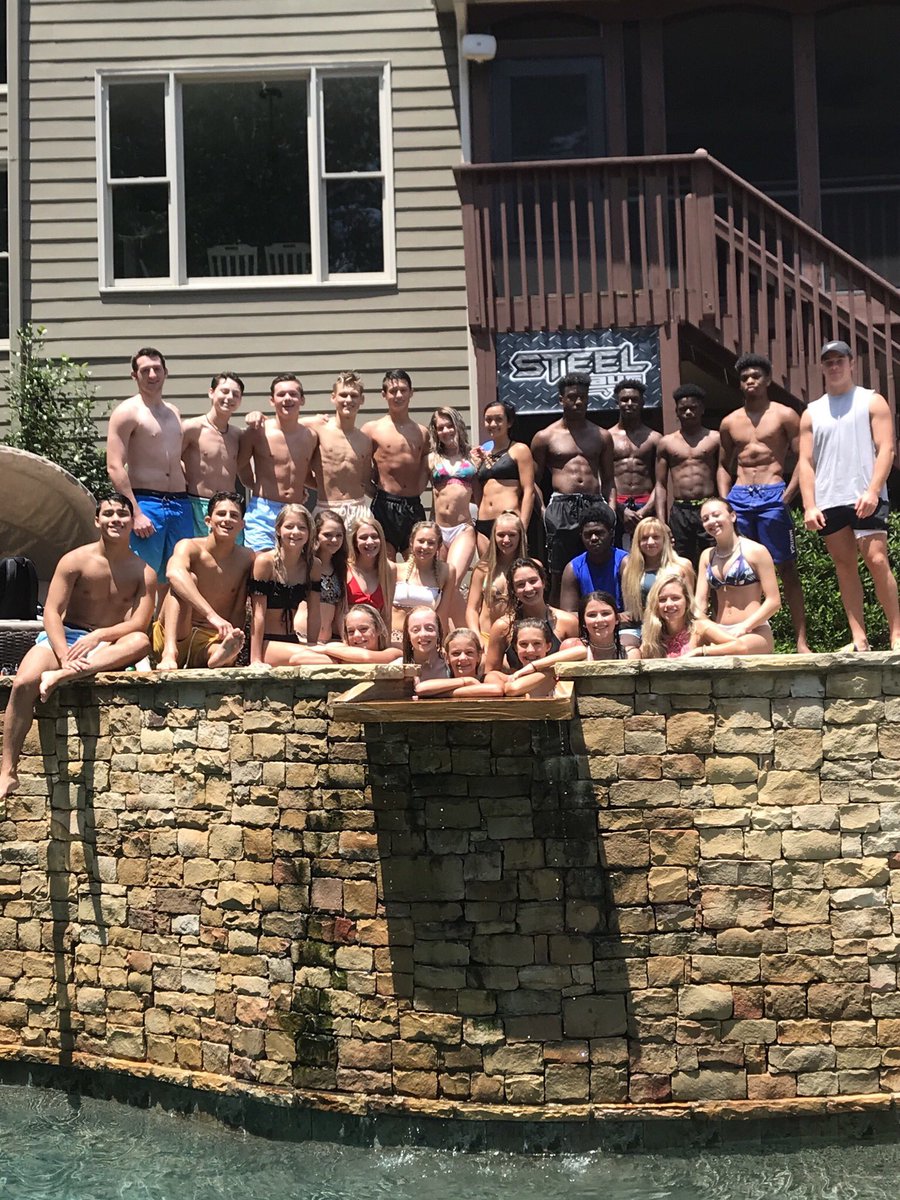 j_parker1971's tweet photo. Steel Rays pool party. It’s been a perfect day to celebrate and bond. A HUGE THANK YOU to @EMarieMiller05 for opening your home and hosting the @Steel_Rays today!!! 🔩🍌 https://t.co/cbkmVuJK5L